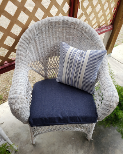 Wicker patio furniture is just a classic style. It is simple but beautiful and very comfortable at the same time. While there are gorgeous new wicker sets out there, there's just something about restoring an old crusty set to it's former glory. That is just what I did a few weeks ago and I love the result. Come along with me as I share the process of my Wicker Patio Furniture Makeover. 